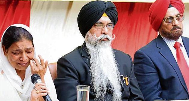 (From left) Darshan Kaur, a victim of the 1984 riots, human rights lawyer Navkiran Singh, and Lt Gen HS Panag (retd), at an Amnesty meet in Chandigarh on Tuesday. (Sanjeev Sharma/HT) (From left) Darshan Kaur, a victim of the 1984 riots, human rights lawyer Navkiran Singh, and Lt Gen HS Panag (retd), at an Amnesty meet in Chandigarh on Tuesday. (Sanjeev Sharma/HT)