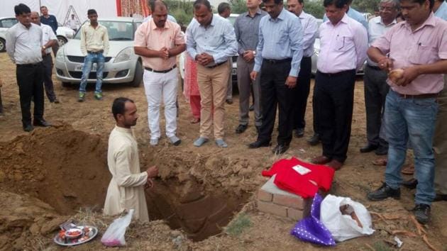 (Above) The site of the C&D waste plant in the Basai wetland in Gurgaon. As per the C&D Management Rules, 2016, a plant cannot be near a forest, water body, wetland, sanctuary or human clusters.(HT Photo) (Above) The site of the C&D waste plant in the Basai wetland in Gurgaon. As per the C&D Management Rules, 2016, a plant cannot be near a forest, water body, wetland, sanctuary or human clusters.(HT Photo)