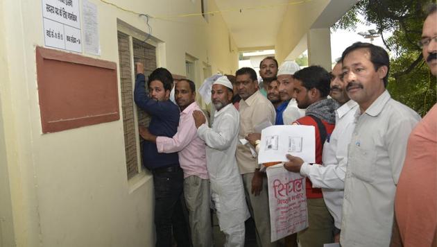 he rush at MB Girls’ Inter College on Wednesday, the Day One of filing of nominations. (Sakib Ali/HT Photo) he rush at MB Girls’ Inter College on Wednesday, the Day One of filing of nominations. (Sakib Ali/HT Photo)