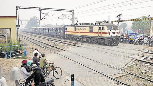 There are 496 level crossings in the North Western Railway zone, out of which 175 will be closed by the end of the financial year. Photo(Representative picture/HT File Photo.)