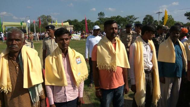 Some of the Maoists who surrendered at Sheohar in Bihar on Tuesday.(HT photo) Some of the Maoists who surrendered at Sheohar in Bihar on Tuesday.(HT photo)