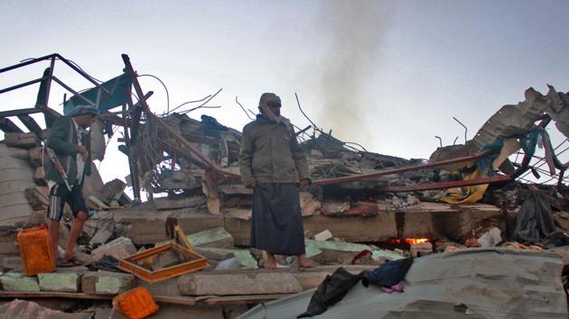 Yemenis check the aftermath of an air strike on the Sahar district of the northern Yemeni governorate of Saada on November 1, 2017. (AFP) Yemenis check the aftermath of an air strike on the Sahar district of the northern Yemeni governorate of Saada on November 1, 2017. (AFP)