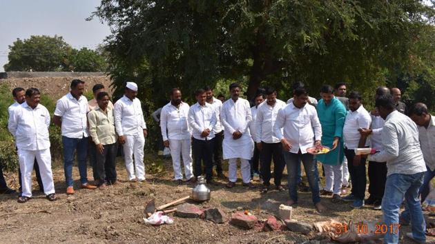 All gram panchayat members, sarpanch Smita Bhosale, deputy sarpanch Sandip Sathe and village development officer Bharat Patil were present. (HT PHOTO) All gram panchayat members, sarpanch Smita Bhosale, deputy sarpanch Sandip Sathe and village development officer Bharat Patil were present. (HT PHOTO)