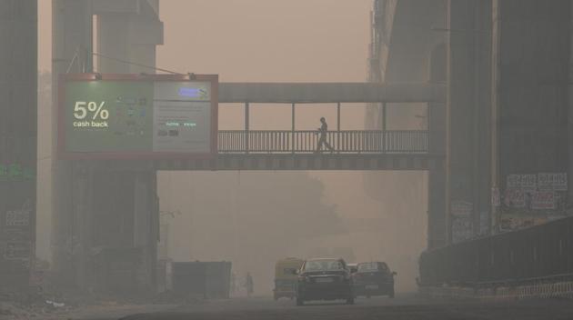 Smog envelops the national capital after Diwali at Moti Bagh. Although experts said there was a substantial decline in bursting of firecrackers when compared to Diwali 2016, a statement issued by the Ministry of Earth Sciences’ System of Air Quality and Weather Forecasting And Research (SAFAR) insisted that prevalent pollution levels give no such indication. (Sanchit Khanna / HT Photo) Smog envelops the national capital after Diwali at Moti Bagh. Although experts said there was a substantial decline in bursting of firecrackers when compared to Diwali 2016, a statement issued by the Ministry of Earth Sciences’ System of Air Quality and Weather Forecasting And Research (SAFAR) insisted that prevalent pollution levels give no such indication. (Sanchit Khanna / HT Photo)
