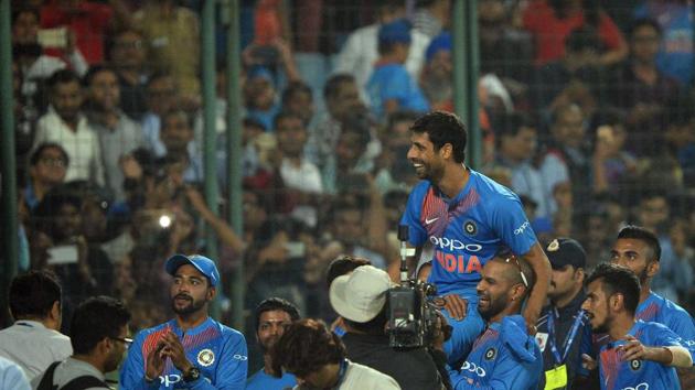 Virat Kohli and Shikhar Dhawan led the tribute in Ashish Nehra’s final game. (AFP) 