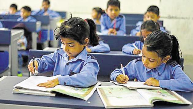 Students of Class 6-9 were already segregated and now the government has decided to include students of Class 1-5 in the plan. (Burhaan Kinu/HT PHOTO) Students of Class 6-9 were already segregated and now the government has decided to include students of Class 1-5 in the plan. (Burhaan Kinu/HT PHOTO)