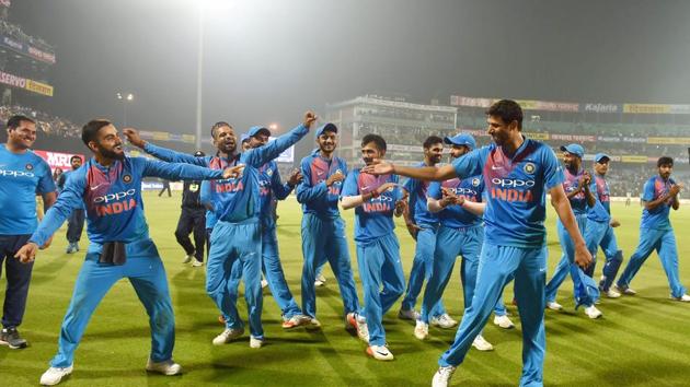 Ashish Nehra looks on as Virat Kohli and Shikhar Dhawan dance with his teammates after his retirement from all forms of cricket during the first T20 match against New Zealand at Feroz Shah Kotla Stadium. (PTI) 