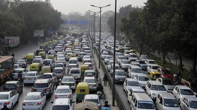 Vehicles at a traffic intersection in New Delhi. The ministry of road transport and highways has said motor vehicles “sold on and after December 1, 2017 shall be fitted with FASTag”.(AP FILE)
