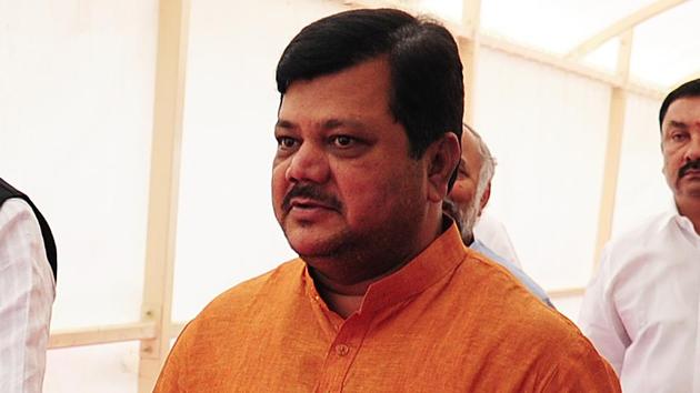 Shiv Sena accuses Mumbai co-op bank chief and BJP leader of violating ...