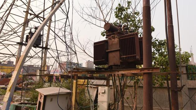 The middle-aged couple died and two women were injured due to electric shocks apparently triggered by a fault in the transformer. (HT File) The middle-aged couple died and two women were injured due to electric shocks apparently triggered by a fault in the transformer. (HT File)