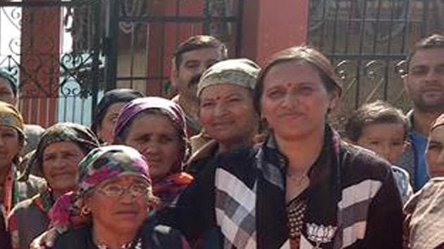 The BJP fielded Shashibala, 35, from Rohru against sitting Congress legislator Mohan Lal Brakta. The constituency was represented by chief minister Virbhadra Singh earlier. Traditionally, a Congress stronghold, Shashibala is relying on the aam aadmi (common man) card. An outspoken leader, she has the backing of all BJP factions and is steering ahead her campaign. (ht photo)