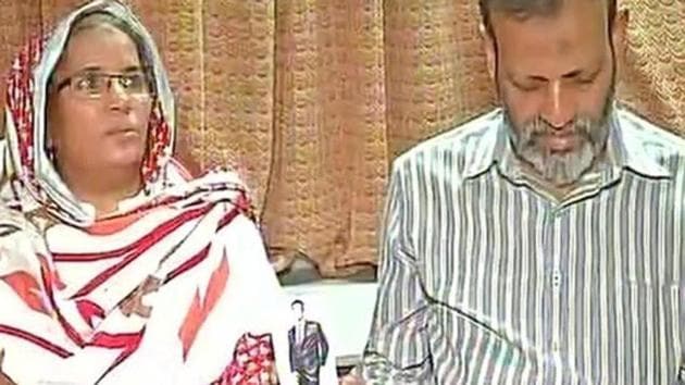 Hamid Ansari’s parents showing his picture in Mumbai. (File Photo) Hamid Ansari’s parents showing his picture in Mumbai. (File Photo)