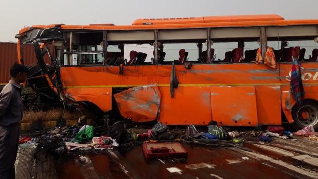 The tourist bus was carrying students from Alok Bharti Vidyalaya of Kotli town in Himachal’s Mandi district. (HT Photo) The tourist bus was carrying students from Alok Bharti Vidyalaya of Kotli town in Himachal’s Mandi district. (HT Photo)