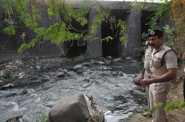 ADG ( technical) D C Sagar inspecting the scene of gang rape near Habibganj Railway station in Bhopal. (HT Photo) ADG ( technical) D C Sagar inspecting the scene of gang rape near Habibganj Railway station in Bhopal. (HT Photo)