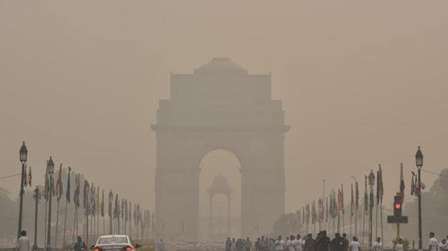 Data available with the IMD says that on an average Delhi gets around 50 days of fog every year (Sonu Mehta/HT PHOTO) Data available with the IMD says that on an average Delhi gets around 50 days of fog every year (Sonu Mehta/HT PHOTO)