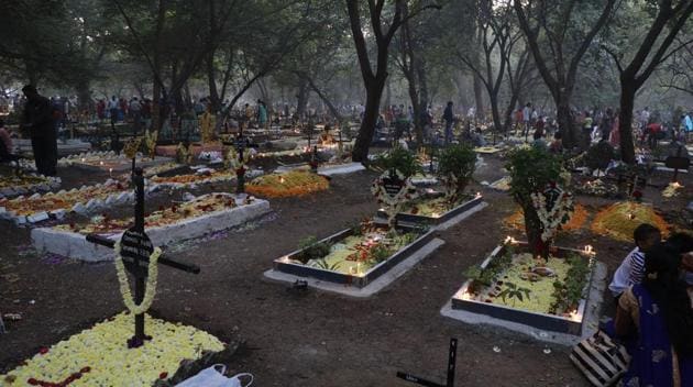 Families, relatives and friends pay respects to the departed at the St. Sepulchre cemetery on Thursday, as Christians in the city marked November 2 as All Souls Day. (RAHUL RAUT/HT PHOTO)