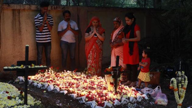 Families, relatives and friends pay respects to the departed at the St. Sepulchre cemetery on Thursday, as Christians in the city marked November 2 as All Souls Day. (RAHUL RAUT/HT PHOTO)