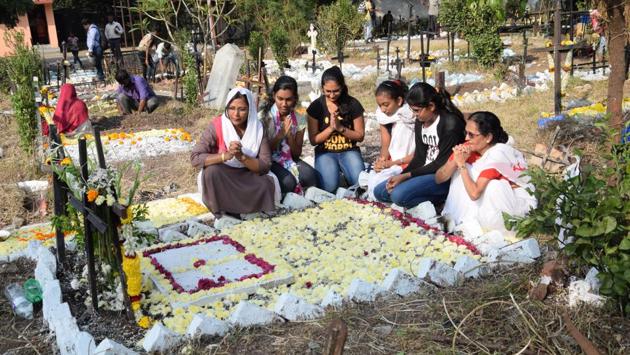 Families, relatives and friends pay respects to the departed at the St. Sepulchre cemetery on Thursday, as Christians in the city marked November 2 as All Souls Day. (RAHUL RAUT/HT PHOTO)