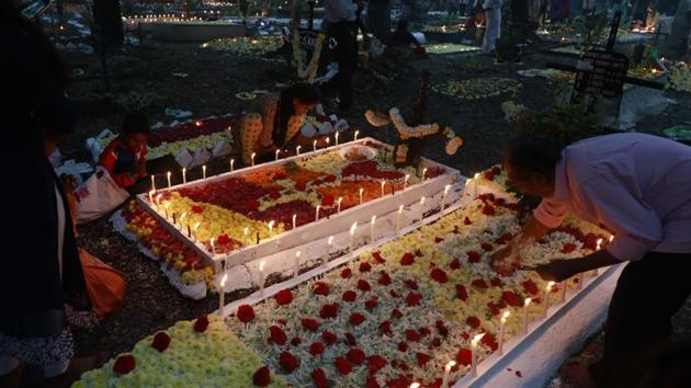 Families, relatives and friends pay respects to the departed at the St. Sepulchre cemetery on Thursday, as Christians in the city marked November 2 as All Souls Day. (RAHUL RAUT/HT PHOTO)
