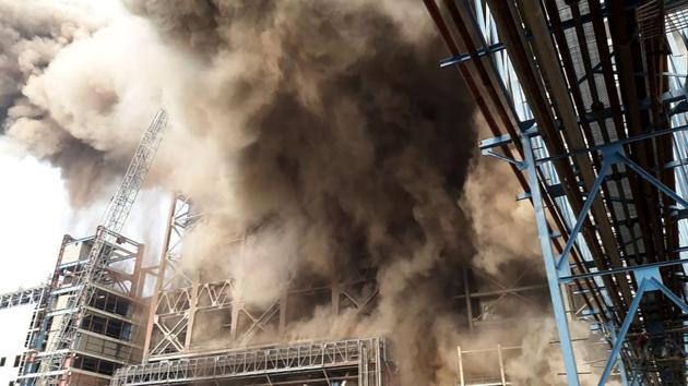 Smoke billows from a coal-fired power plant after a boiler unit exploded in the town of Unchahar, Uttar Pradesh on November 1, 2017. At least 30 people were killed and around 100 injured in the explosion at a government-run coal-fired power plant. (STR / AFP)