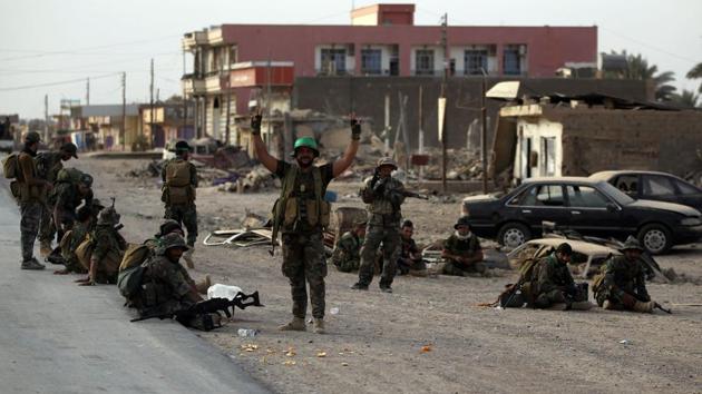 Iraqi members of the Hashed al-Shaabi are pictured in the city of al-Qaim, in Iraq's western Anbar province near the Syrian border as they fight against remnant pockets of Islamic State group jihadists on November 3. (AFP Photo) Iraqi members of the Hashed al-Shaabi are pictured in the city of al-Qaim, in Iraq's western Anbar province near the Syrian border as they fight against remnant pockets of Islamic State group jihadists on November 3. (AFP Photo)