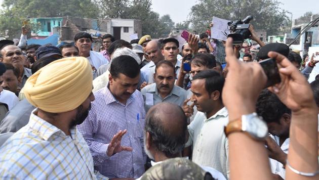 Delhi chief minister Arvind Kejriwal visited Kathputli Colony on Thursday. (Arun Sharma/HT PHOTO) Delhi chief minister Arvind Kejriwal visited Kathputli Colony on Thursday. (Arun Sharma/HT PHOTO)