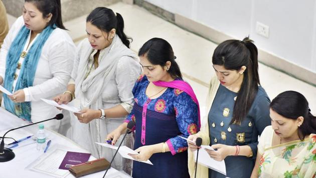 Newly elected councillors take the oath on Friday. (Sanjeev Verma/HT PHOTO) Newly elected councillors take the oath on Friday. (Sanjeev Verma/HT PHOTO)