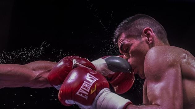 Argentinian Fabian Maidana takes in a blow from Venezuelan Johan Perez during their welterweight boxing match at the Macarena Event Center in Medellin on November 1, 2017. (Joaquin Sarmiento / AFP) Argentinian Fabian Maidana takes in a blow from Venezuelan Johan Perez during their welterweight boxing match at the Macarena Event Center in Medellin on November 1, 2017. (Joaquin Sarmiento / AFP)