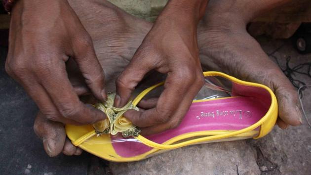 Surinder mends shoes in central Delhi. (Mayank Austen Soofi / HT Photo) Surinder mends shoes in central Delhi. (Mayank Austen Soofi / HT Photo)
