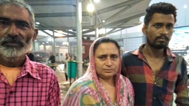 Gurbaksh Kaur with her relatives in Delhi after her arrival from Saudi Arabia.(HT Photo)
