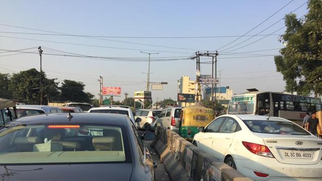 Worsening traffic condition is a major concern in Noida. (HT File Photo) Worsening traffic condition is a major concern in Noida. (HT File Photo)