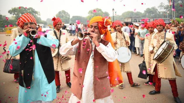 A procession is led by shehnai players in the Phool Walon ki Sair at India Gate on October 31, 2017. Initiated by Mughal emperor Akbar Shah II, the 19th-century fair drew inhabitants of Shahjahanabad to Mehrauli every year with the entire area from the Yogmaya temple to Bagh e Nazeer lit up, full of vendors selling jewellery, food and other trinkets. While the empire is long gone, this syncretic tradition lives on. (Sanchit Khanna / HT Photo) A procession is led by shehnai players in the Phool Walon ki Sair at India Gate on October 31, 2017. Initiated by Mughal emperor Akbar Shah II, the 19th-century fair drew inhabitants of Shahjahanabad to Mehrauli every year with the entire area from the Yogmaya temple to Bagh e Nazeer lit up, full of vendors selling jewellery, food and other trinkets. While the empire is long gone, this syncretic tradition lives on. (Sanchit Khanna / HT Photo)
