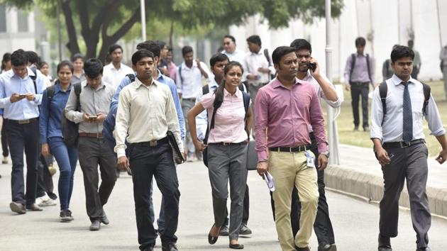 Graduates head for a job fair in Noida in June 2017. Currently, India produces an estimated 700,000 engineers from its 3,000 institutes but barely half of them are employable.(Virendra Singh Gosain/HT File Photo)