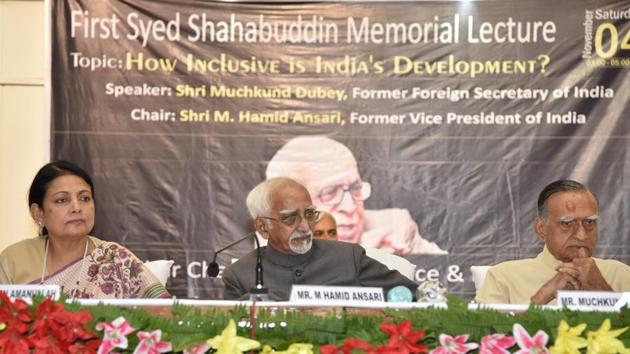 Ex Vice President Hamid Ansari at the Syed Shahabuddin memorial lecture in Patna on Saturday. (AP Dube/HT photo)