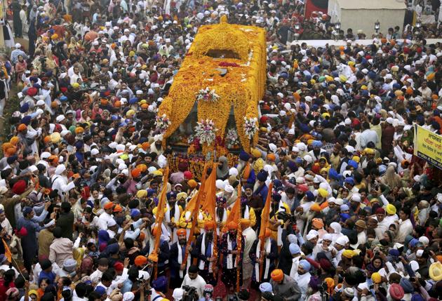 Over 2,600 Sikh pilgrims had left for Pakistan to attend the birth anniversary celebrations of Guru Nanak Dev at Gurdwara Nankana Sahib. (AP)