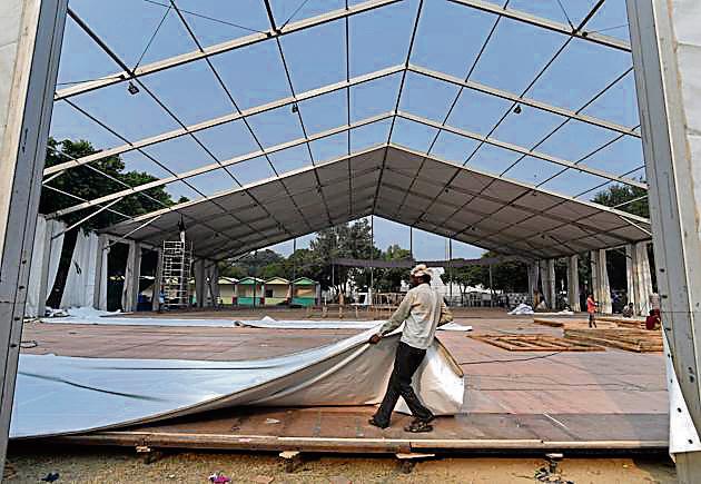 Construction work underway at Pragati Maidan ahead of the India International Trade Fair in New Delhi on Saturday.(Arun Sharma/HT PHOTO)