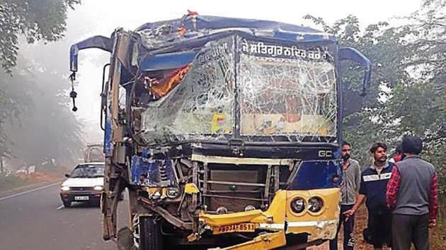 Mangled remains of a bus near Rode village in Moga. (HT Photo) Mangled remains of a bus near Rode village in Moga. (HT Photo)