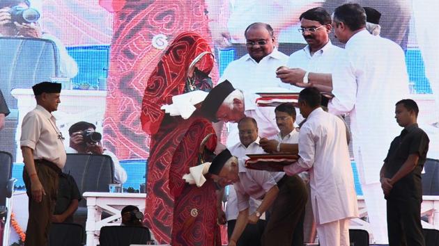 RSS chief Mohan Bhagwat felicitates a martyr ‘s mother at Swar Govindam programme at Chitrakoot Stadium in Jaipur on Sunday. (Prabhakar Sharma) RSS chief Mohan Bhagwat felicitates a martyr ‘s mother at Swar Govindam programme at Chitrakoot Stadium in Jaipur on Sunday. (Prabhakar Sharma)