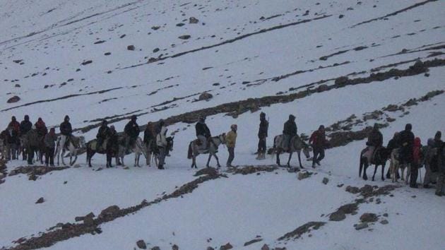 Indian traders crossing the Lipulekh Pass in Uttarakhand . (HT File Photo.) Indian traders crossing the Lipulekh Pass in Uttarakhand . (HT File Photo.)