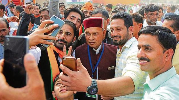 Prem Kumar Dhumal during an election rally in Una on Sunday. (Anil Dayal/HT) Prem Kumar Dhumal during an election rally in Una on Sunday. (Anil Dayal/HT)