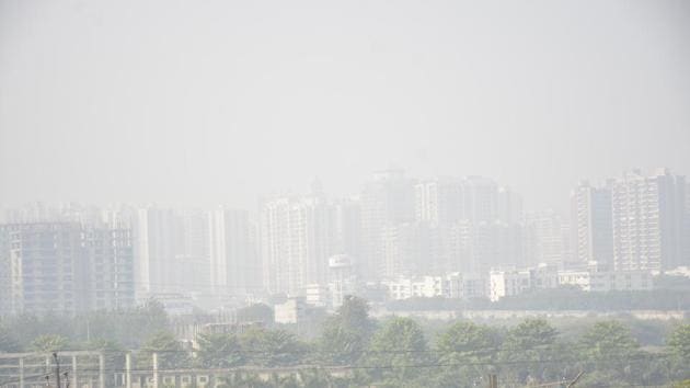 A cloud of smog covered Ghaziabad on Monday when the air pollution level here was the most severe as compared to all cities in the country. (Sakib Ali/HT Photo) A cloud of smog covered Ghaziabad on Monday when the air pollution level here was the most severe as compared to all cities in the country. (Sakib Ali/HT Photo)