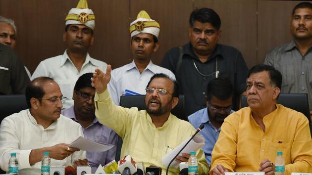 The committee, formed in August to resolve homebuyers’ grievances, comprises industries minister Satish Mahana, urban housing minister Suresh Khanna and state minister (independent charge) of cane development and sugar mills Suresh Rana. (Virendra Singh Gosain/HT FILE PHOTO) The committee, formed in August to resolve homebuyers’ grievances, comprises industries minister Satish Mahana, urban housing minister Suresh Khanna and state minister (independent charge) of cane development and sugar mills Suresh Rana. (Virendra Singh Gosain/HT FILE PHOTO)