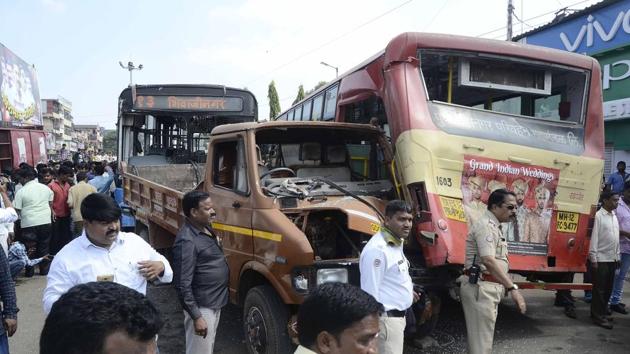 PMPML Bus rammed seven vehicles including another PMPML Bus, Tempo and Two wheelers at Upper Indira Nagar, Bibwewadi in Pune, India, on Monday. (RAVINDRA JOSHI/HT PHOTO) PMPML Bus rammed seven vehicles including another PMPML Bus, Tempo and Two wheelers at Upper Indira Nagar, Bibwewadi in Pune, India, on Monday. (RAVINDRA JOSHI/HT PHOTO)