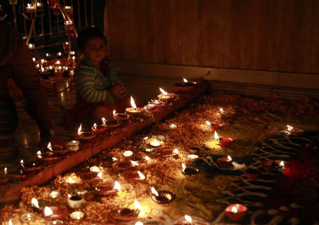 A kid celebrates Deepotsav on the occasion of Tripurari Pornima at Mahalaxmi temple near Sarasbaug in Pune on November 3, 2017. (Rahul Raut/HT PHOTO) A kid celebrates Deepotsav on the occasion of Tripurari Pornima at Mahalaxmi temple near Sarasbaug in Pune on November 3, 2017. (Rahul Raut/HT PHOTO)
