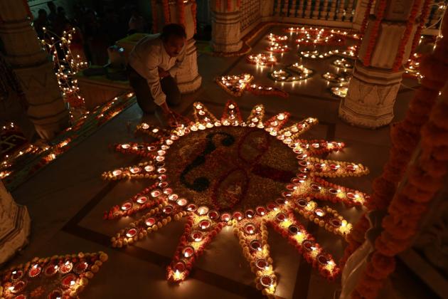 Rangolis made of flower and decorated with diyas (earthen lamps) as part of Deepotsav on the occasion of Tripurari Pornima at the Mahalaxmi temple near Sarasbaug on November 3. (Rahul Raut/HT PHOTO) Rangolis made of flower and decorated with diyas (earthen lamps) as part of Deepotsav on the occasion of Tripurari Pornima at the Mahalaxmi temple near Sarasbaug on November 3. (Rahul Raut/HT PHOTO)