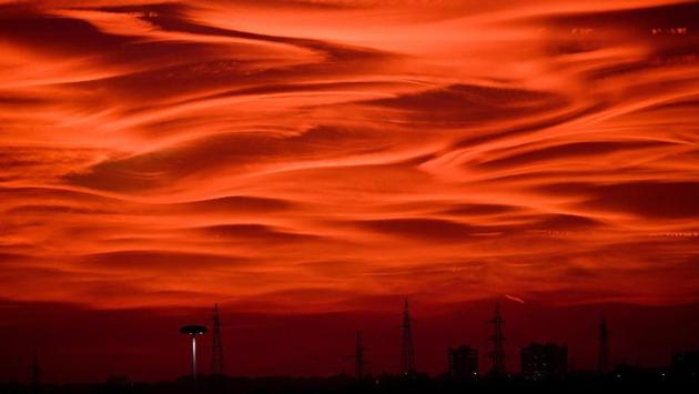Over the last weekend silhouettes of electricity pylons and buildings contrast on a fire-red sunset, as the autumn darkness falls over Milan. As winter knocks on the door here is look at autumn’s passing beauty round the world. (Daniel Dal Zennaro / AP) Over the last weekend silhouettes of electricity pylons and buildings contrast on a fire-red sunset, as the autumn darkness falls over Milan. As winter knocks on the door here is look at autumn’s passing beauty round the world. (Daniel Dal Zennaro / AP)