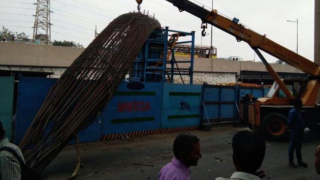 The incident occurred at the Aarey junction on Western Express Highway two weeks ago. (HT) The incident occurred at the Aarey junction on Western Express Highway two weeks ago. (HT)