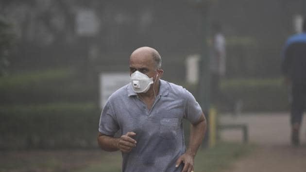 According to the Central Pollution Control Board, individual stations in Delhi and the National Capital Region recorded Air Quality Index (AQI) as high as 446 at 9.30am. Out of 19 monitoring stations in NCR, 12 recorded severe air quality.(Sanchit Khanna/HT photo)