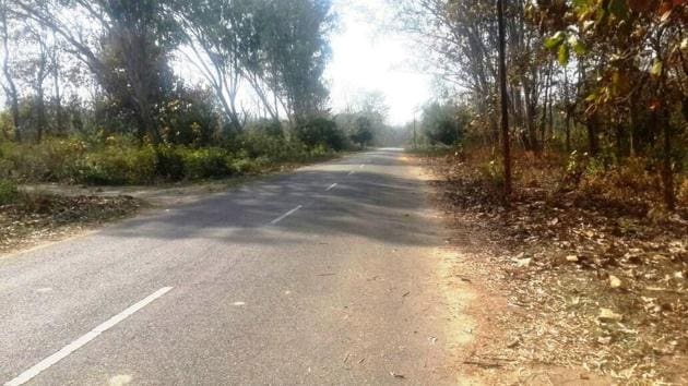 The main issue is that the Kandi road traverses through Corbett reserve for which the Uttarakhand government is patiently working on the recommendations of WII for linear infrastructure development in protected areas. (HT File Photo) The main issue is that the Kandi road traverses through Corbett reserve for which the Uttarakhand government is patiently working on the recommendations of WII for linear infrastructure development in protected areas. (HT File Photo)