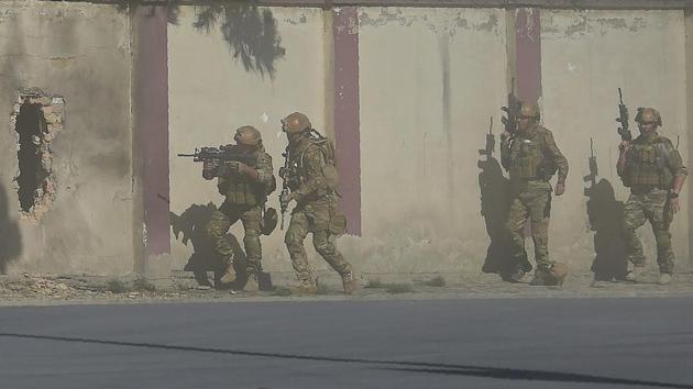 Afghan security personnel take position after gunmen disguised as policemen stormed a television station in Kabul on November 7, 2017. (AFP Photo) Afghan security personnel take position after gunmen disguised as policemen stormed a television station in Kabul on November 7, 2017. (AFP Photo)